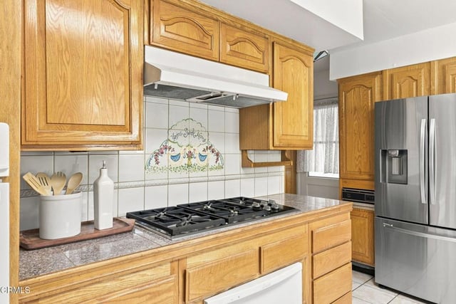 560 N 6th Street, Santa Paula, CA 93060 — photo 14 of 54