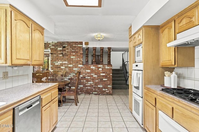560 N 6th Street, Santa Paula, CA 93060 — photo 15 of 54