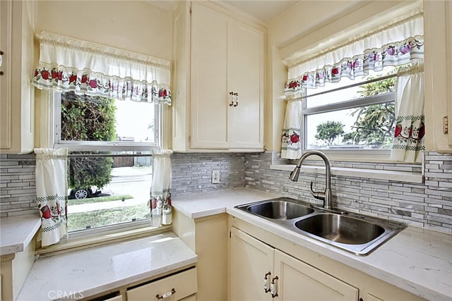 6453 Allston, Los Angeles, CA 90022 — photo 20 of 37