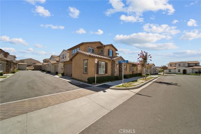 27105 Yearling, Saugus, CA 91350 — photo 39 of 47