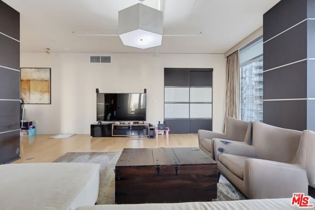 1100 S Hope Street 1302, Los Angeles, CA 90015 — photo 8 of 10