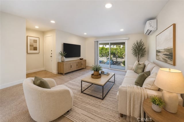 11138 Aqua Vista ST 19, Studio City, CA 91602 — photo 5 of 24