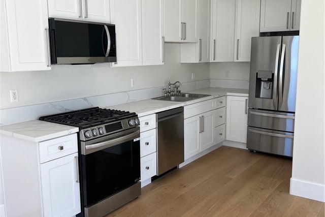 20329 Stagg Street, Winnetka, CA 91306 — photo 5 of 34