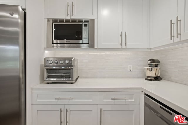 1426 N Laurel Avenue 110, West Hollywood, CA 90046 — photo 12 of 47