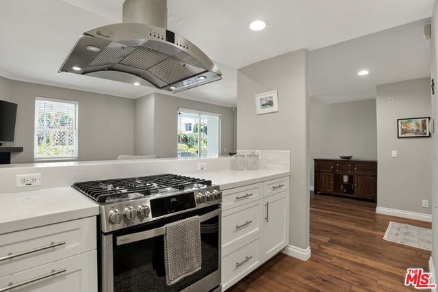 1426 N Laurel Avenue 110, West Hollywood, CA 90046 — photo 13 of 47