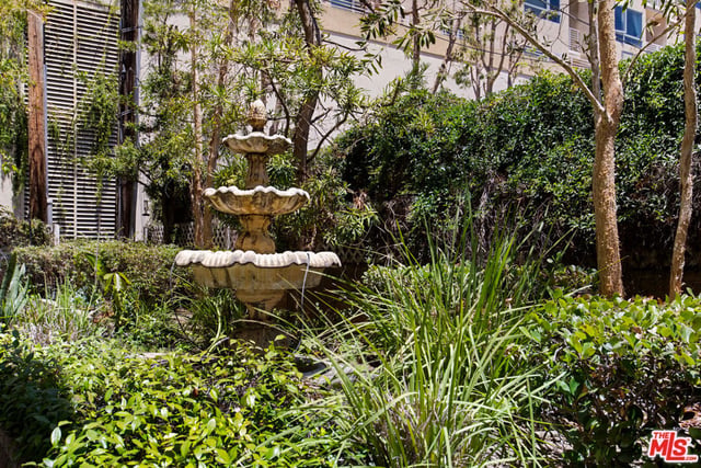 1426 N Laurel Avenue 110, West Hollywood, CA 90046 — photo 16 of 47