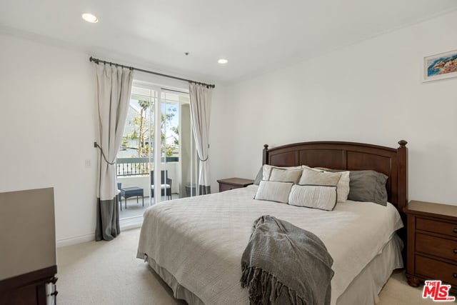 1426 N Laurel Avenue 110, West Hollywood, CA 90046 — photo 21 of 47