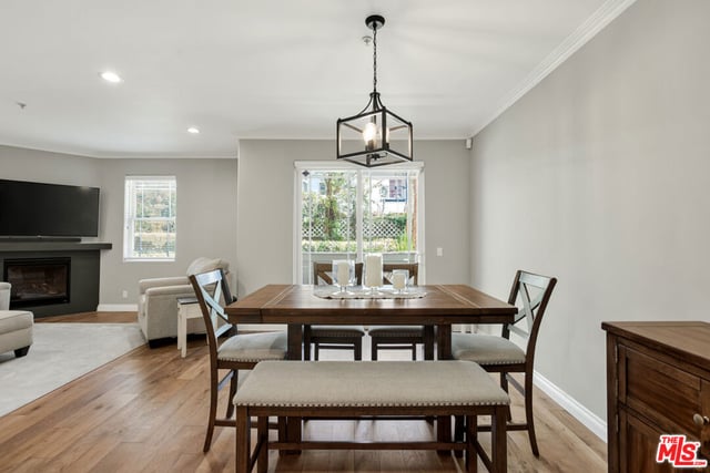 1426 N Laurel Avenue 110, West Hollywood, CA 90046 — photo 4 of 47