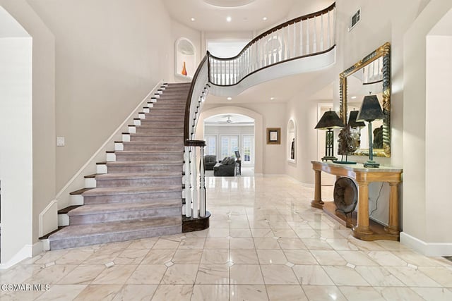 4006 Hunt Club Court, Agoura Hills, CA 91301 — photo 4 of 68
