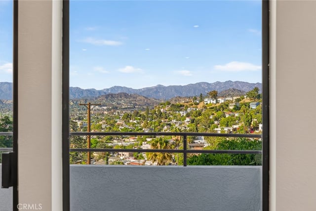 1425 Columbia Dr, Glendale, CA 91205 — photo 6 of 43