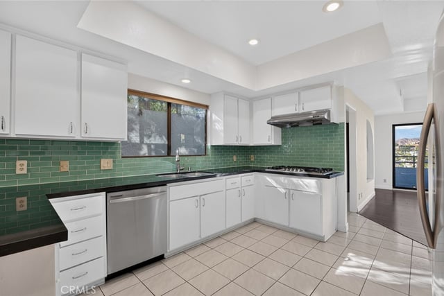 1425 Columbia Dr, Glendale, CA 91205 — photo 9 of 43