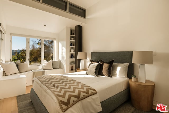 208 S Venice Boulevard A, Venice, CA 90291 — photo 11 of 16