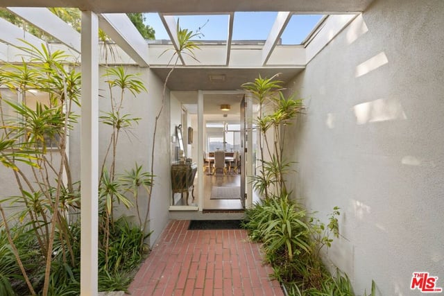 1298 Stradella Road, Los Angeles, CA 90077 — photo 19 of 23