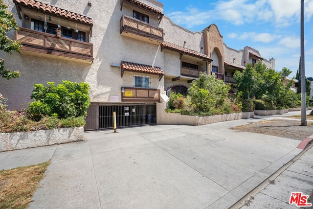 444 S Gramercy Place 10, Los Angeles, CA 90020 — photo 4 of 37
