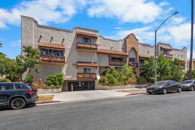 444 S Gramercy Place 10, Los Angeles, CA 90020 — photo 5 of 37