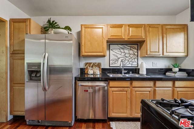 10600 Eastborne Avenue 9, Los Angeles, CA 90024 — photo 3 of 12