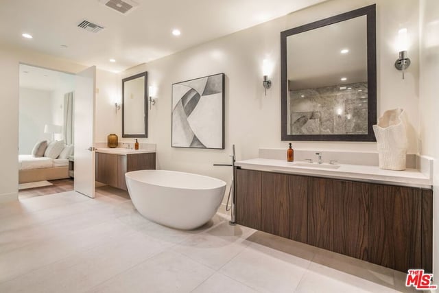 425 N Palm Drive 103, Beverly Hills, CA 90210 — photo 17 of 33