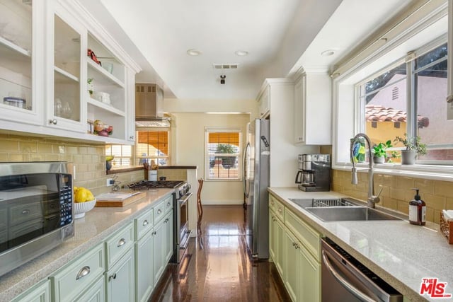 3827 Olmsted Avenue, Los Angeles, CA 90008 — photo 12 of 33