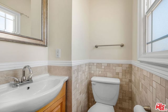 3827 Olmsted Avenue, Los Angeles, CA 90008 — photo 18 of 33