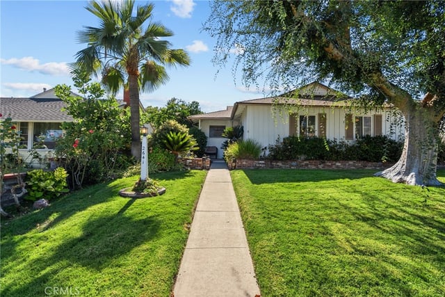 2641 N Buena Vista Street, Burbank, CA 91504 — photo 2 of 32