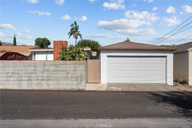 2641 N Buena Vista Street, Burbank, CA 91504 — photo 27 of 32