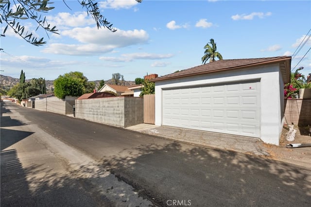 2641 N Buena Vista Street, Burbank, CA 91504 — photo 28 of 32