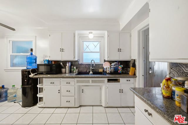3237 W 74th Street, Los Angeles, CA 90043 — photo 14 of 29