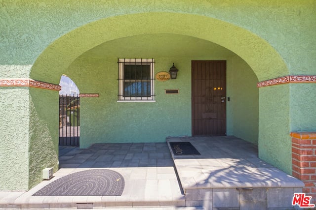 3237 W 74th Street, Los Angeles, CA 90043 — photo 4 of 29