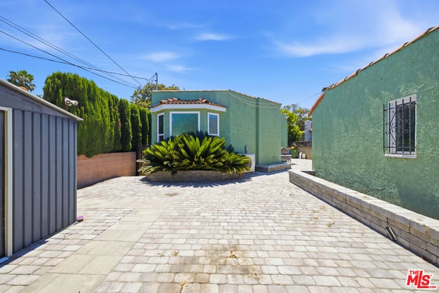 3237 W 74th Street, Los Angeles, CA 90043 — photo 7 of 29