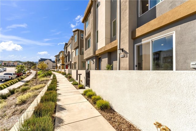 27582 Manzanita Way, Valencia, CA 91381 — photo 38 of 60