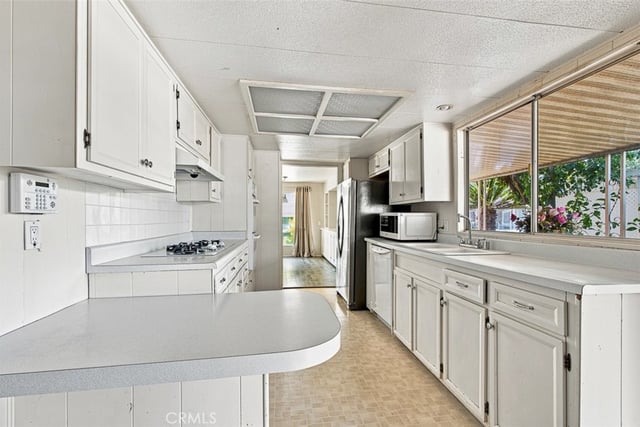 8811 Canoga Avenue 225, Canoga Park, CA 91304 — photo 9 of 21