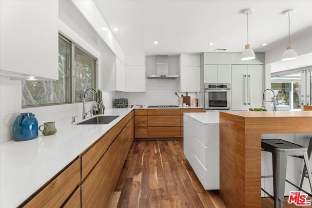 266 S Highland Avenue, Los Angeles, CA 90036 — photo 14 of 37
