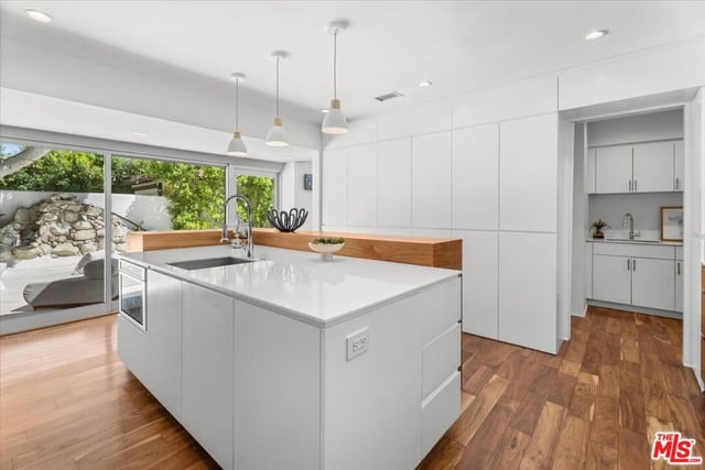 266 S Highland Avenue, Los Angeles, CA 90036 — photo 15 of 37