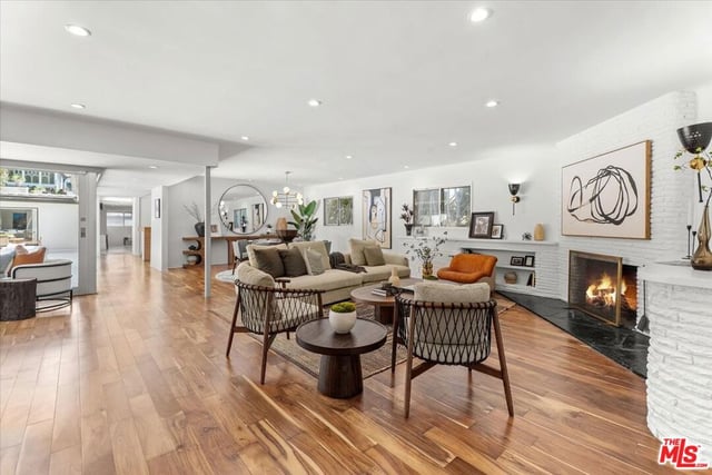 266 S Highland Avenue, Los Angeles, CA 90036 — photo 3 of 37