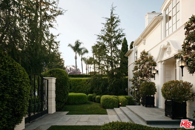 826 Greenway Drive, Beverly Hills, CA 90210 — photo 4 of 27