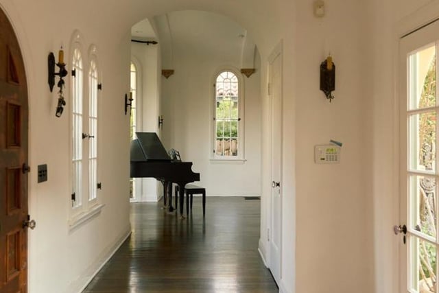 913 Burnside Avenue, Los Angeles, CA 90036 — photo 4 of 38