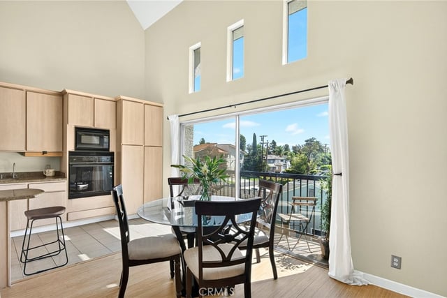 4660 Coldwater Canyon Avenue 20, Studio City, CA 91604 — photo 11 of 47