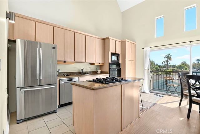 4660 Coldwater Canyon Avenue 20, Studio City, CA 91604 — photo 12 of 47