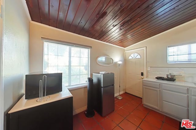 8731 Colbath Avenue, Los Angeles, CA 91402 — photo 26 of 42