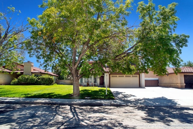 1046 E Avenue J6, Lancaster, CA 93535 — photo 3 of 23