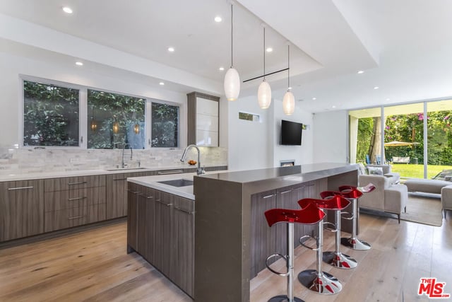 3728 S Barrington Avenue, Los Angeles, CA 90066 — photo 13 of 49