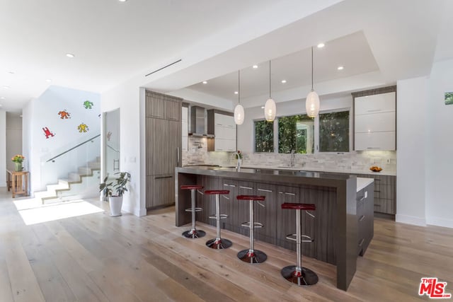 3728 S Barrington Avenue, Los Angeles, CA 90066 — photo 14 of 49
