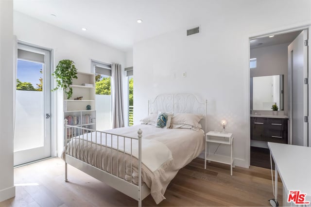 3728 S Barrington Avenue, Los Angeles, CA 90066 — photo 34 of 49