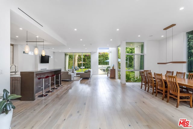 3728 S Barrington Avenue, Los Angeles, CA 90066 — photo 8 of 49