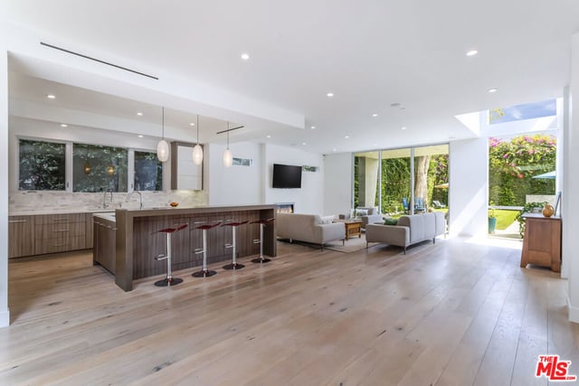 3728 S Barrington Avenue, Los Angeles, CA 90066 — photo 9 of 49