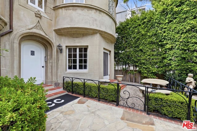 10341 Wilshire Boulevard, Los Angeles, CA 90024 — photo 17 of 24