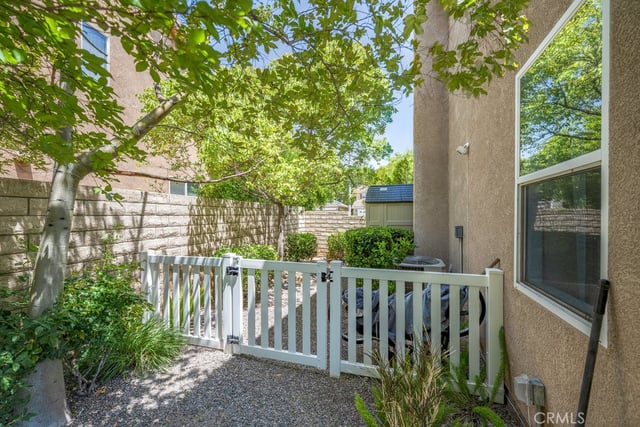 28315 Maitland, Saugus, CA 91350 — photo 30 of 34