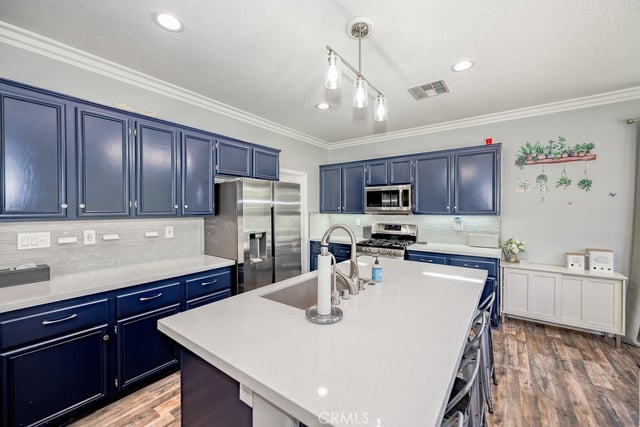 28315 Maitland, Saugus, CA 91350 — photo 4 of 34