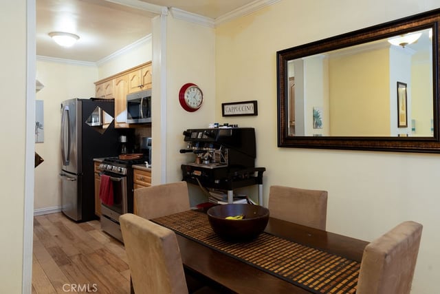 15344 Weddington Street 104, Sherman Oaks, CA 91411 — photo 4 of 26