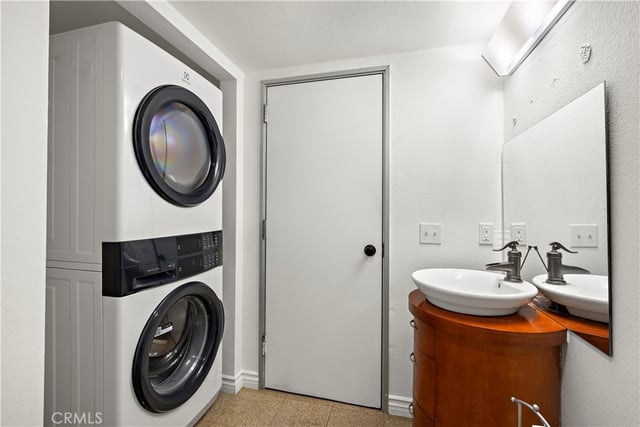 323 E Dayman 3, Long Beach, CA 90806 — photo 8 of 14